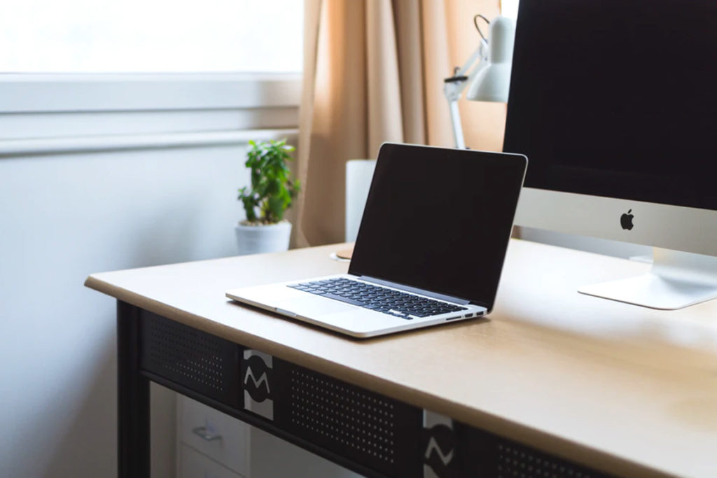 बीचमेंअपनेLaptopComputerकोथोडाआरामदें TechMobi rest your computer