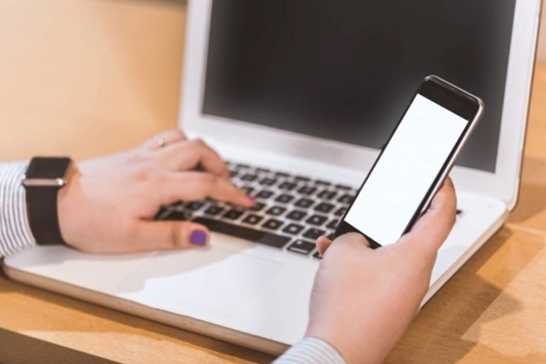 How To Instantly Connect Your Phone With Your Laptop? | TechMobi