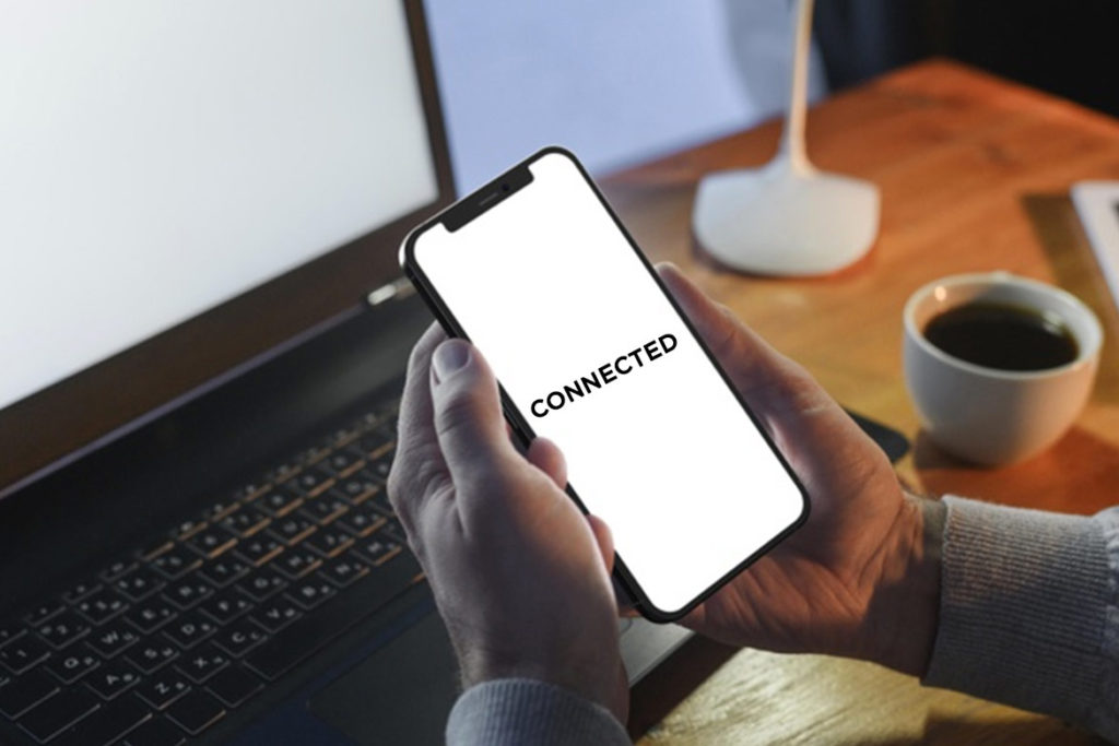 How To Instantly Connect Your Phone With Your Laptop? - TechMobi